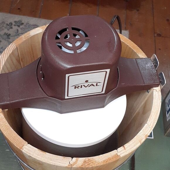Rival Ice Cream Maker & Yogurt Freezer #8550 Wood Bucket 5 Qt. USA - Picture 15 of 17